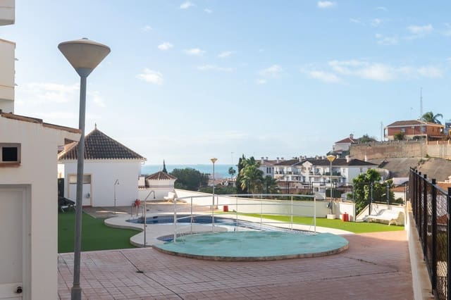 Piso de 3 habitaciones en Rincón de la Victoria en venta con piscina garaje - 390.000 € (Ref: 9615434)