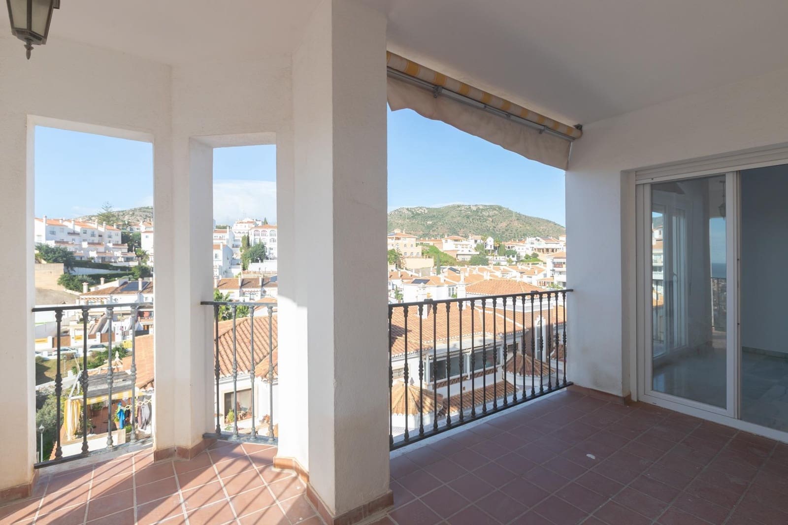 3 bedroom Flat for sale in Rincon de la Victoria with pool garage - € 390,000 (Ref: 9615434)