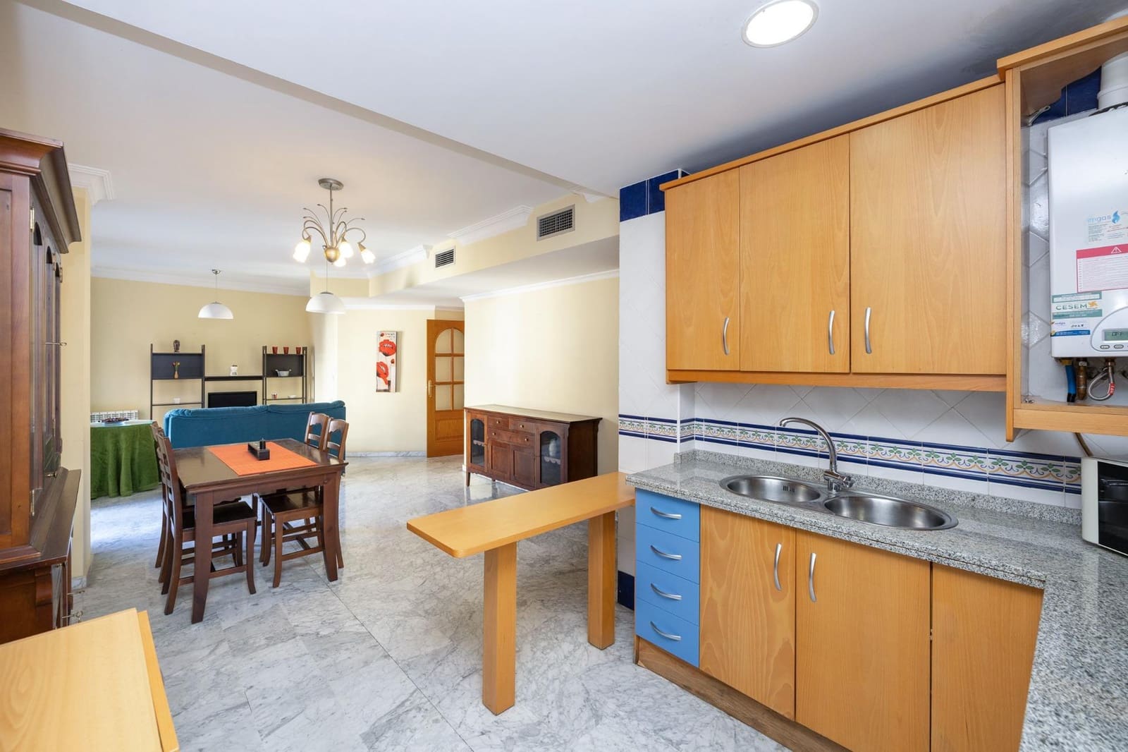 2 soveværelse Lejlighed til salg i Granada by med garage - € 450.000 (Ref: 9619192)