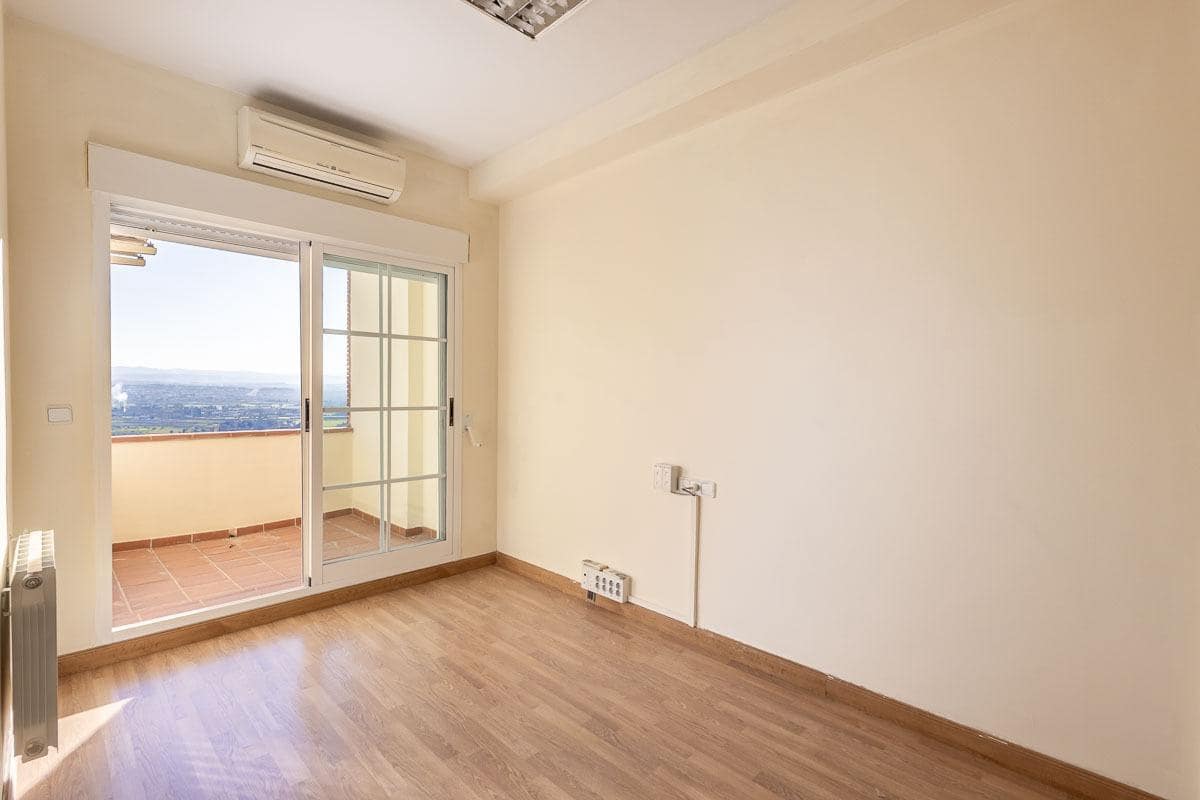 4 soverom Hus til salgs i Granada by med svømmebasseng garasje - € 510 000 (Ref: 9627458)