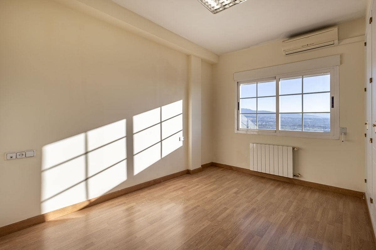 4 soverom Hus til salgs i Granada by med svømmebasseng garasje - € 510 000 (Ref: 9627458)