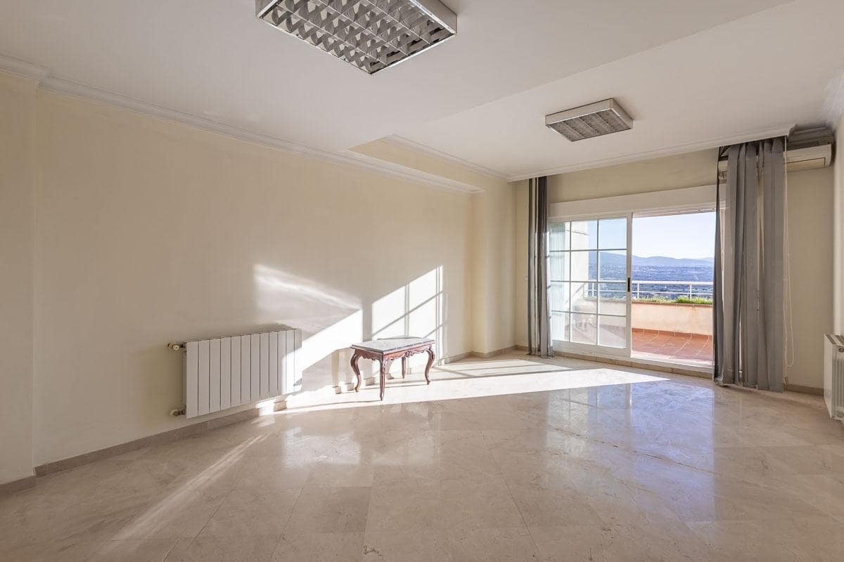 4 soverom Hus til salgs i Granada by med svømmebasseng garasje - € 510 000 (Ref: 9627458)