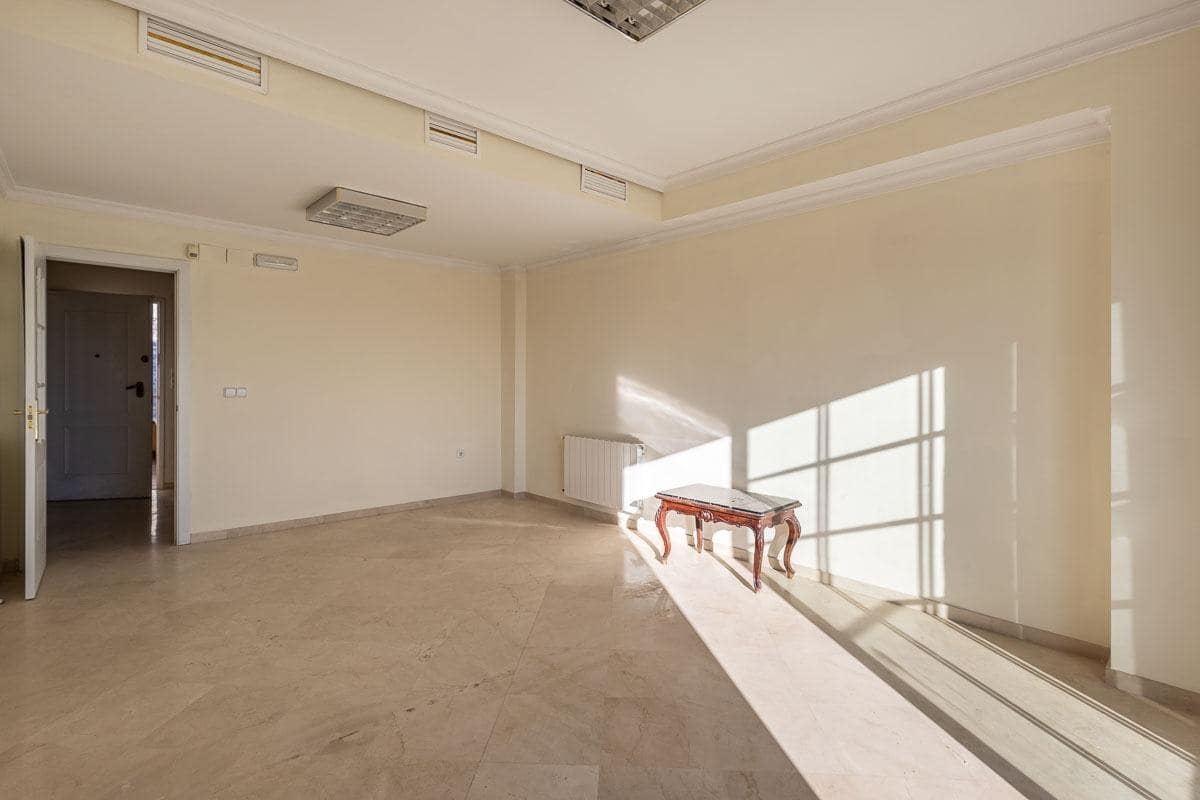 4 soverom Hus til salgs i Granada by med svømmebasseng garasje - € 510 000 (Ref: 9627458)