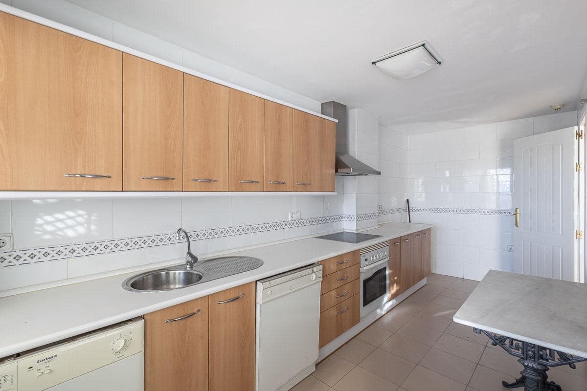 4 soverom Hus til salgs i Granada by med svømmebasseng garasje - € 510 000 (Ref: 9627458)