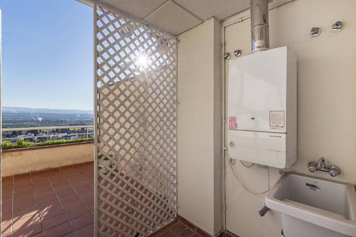 4 soverom Hus til salgs i Granada by med svømmebasseng garasje - € 510 000 (Ref: 9627458)