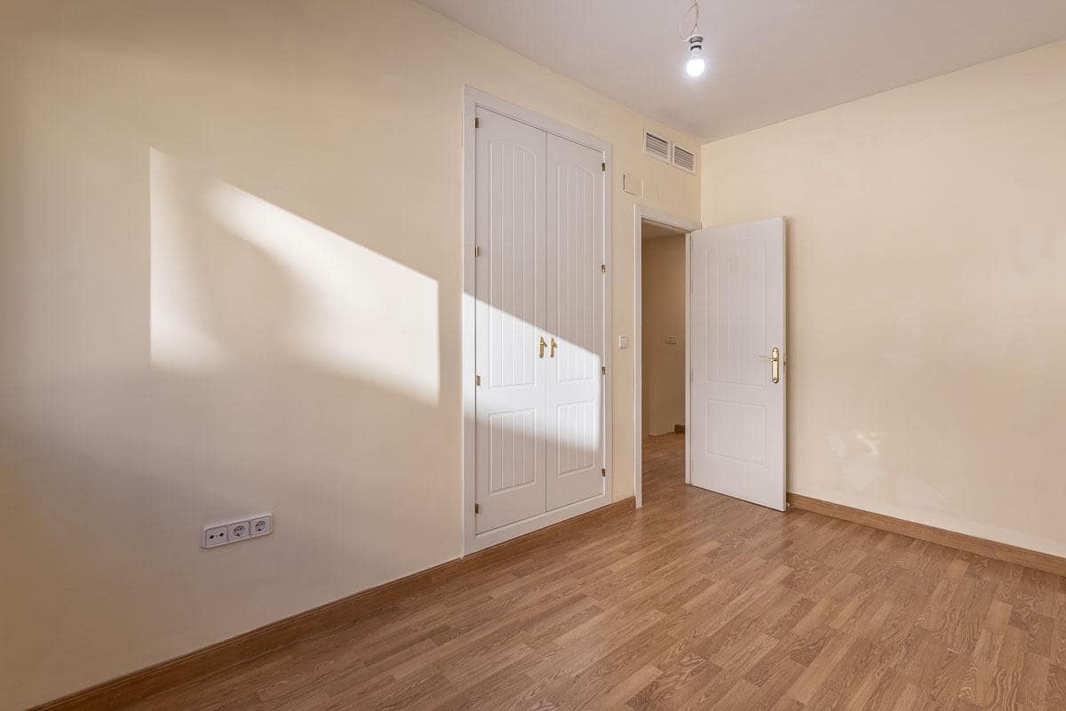 4 soverom Hus til salgs i Granada by med svømmebasseng garasje - € 510 000 (Ref: 9627458)