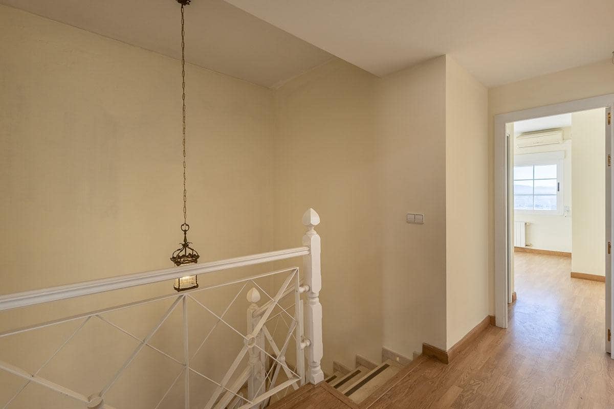 4 soverom Hus til salgs i Granada by med svømmebasseng garasje - € 510 000 (Ref: 9627458)