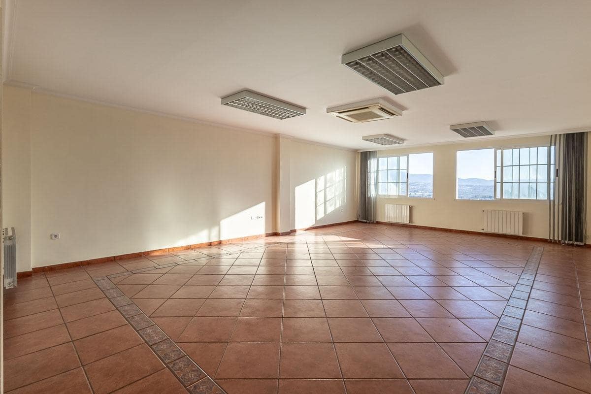 4 soverom Hus til salgs i Granada by med svømmebasseng garasje - € 510 000 (Ref: 9627458)