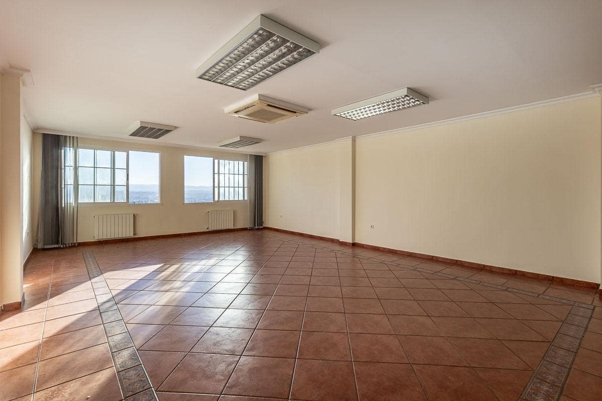 4 soverom Hus til salgs i Granada by med svømmebasseng garasje - € 510 000 (Ref: 9627458)