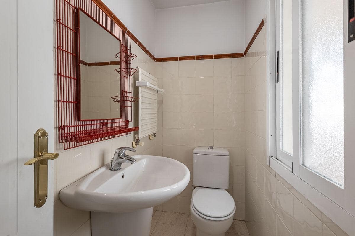 4 soverom Hus til salgs i Granada by med svømmebasseng garasje - € 510 000 (Ref: 9627458)