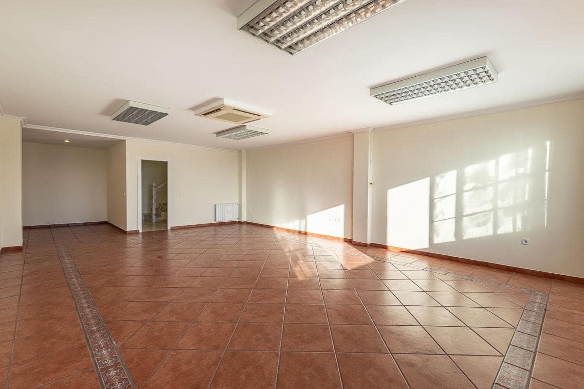 4 soverom Hus til salgs i Granada by med svømmebasseng garasje - € 510 000 (Ref: 9627458)