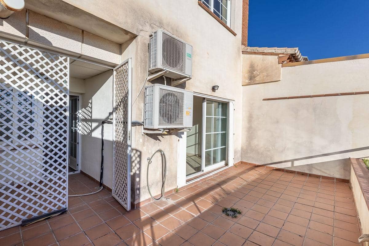 4 soverom Hus til salgs i Granada by med svømmebasseng garasje - € 510 000 (Ref: 9627458)