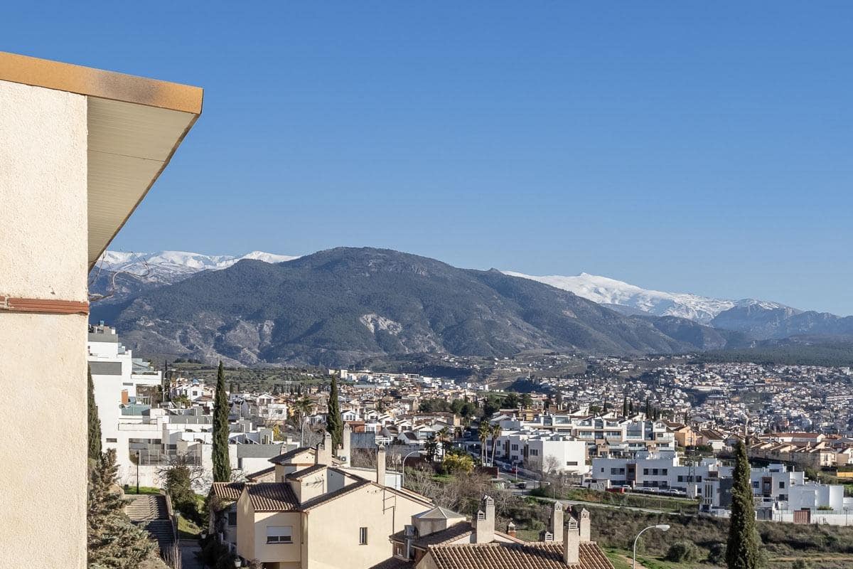 4 soverom Hus til salgs i Granada by med svømmebasseng garasje - € 510 000 (Ref: 9627458)