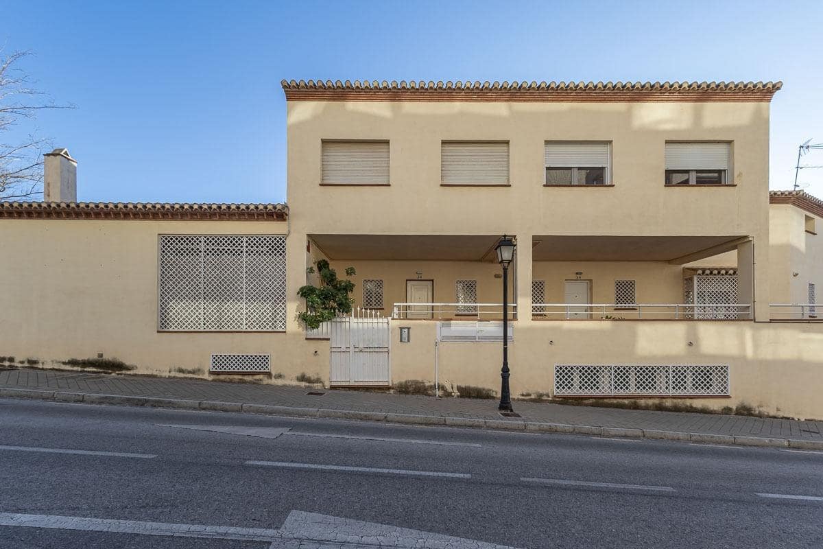 4 soverom Hus til salgs i Granada by med svømmebasseng garasje - € 510 000 (Ref: 9627458)