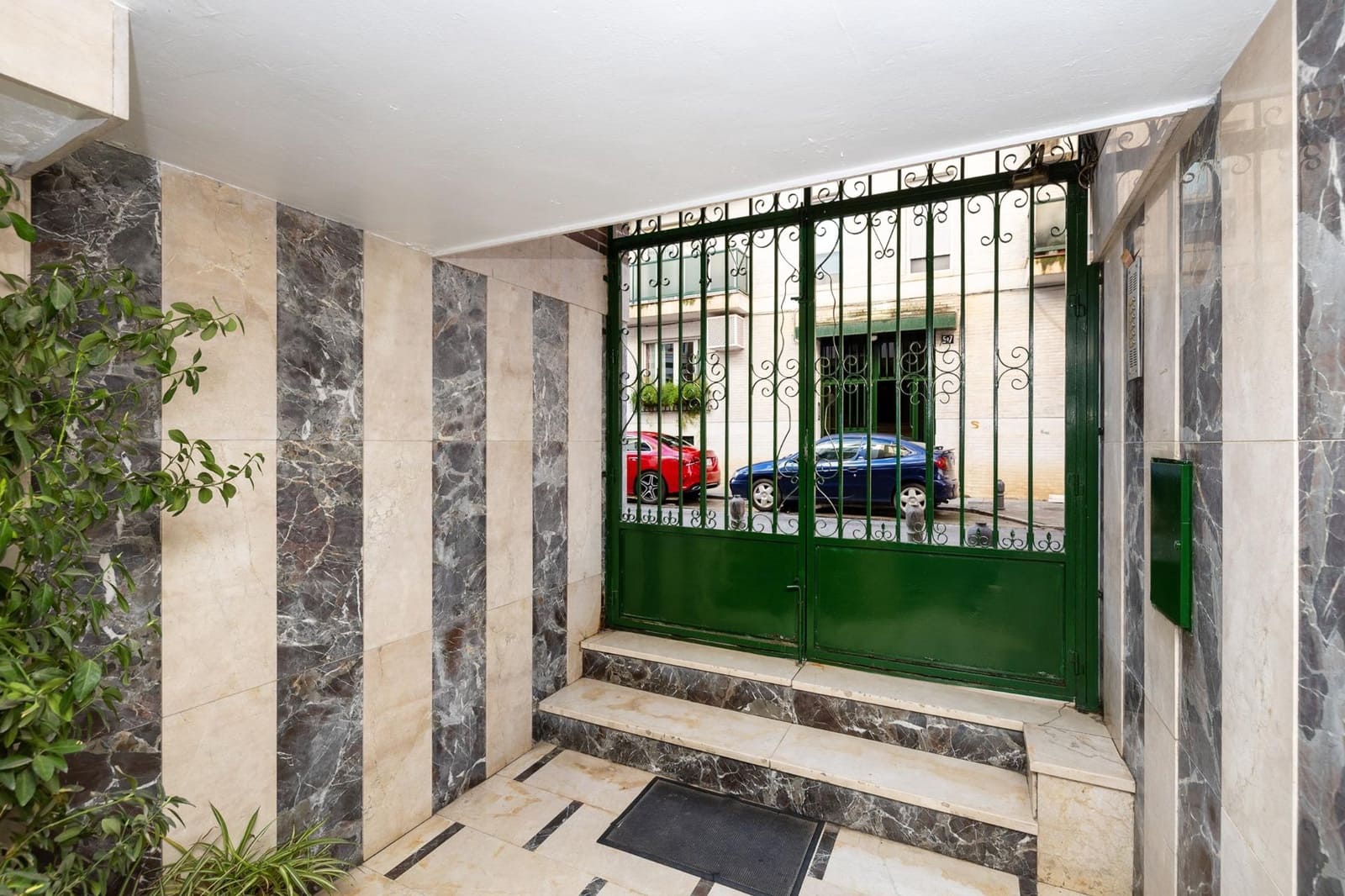 4 slaapkamer Flat te koop in Granada stad met garage - € 335.000 (Ref: 9637525)