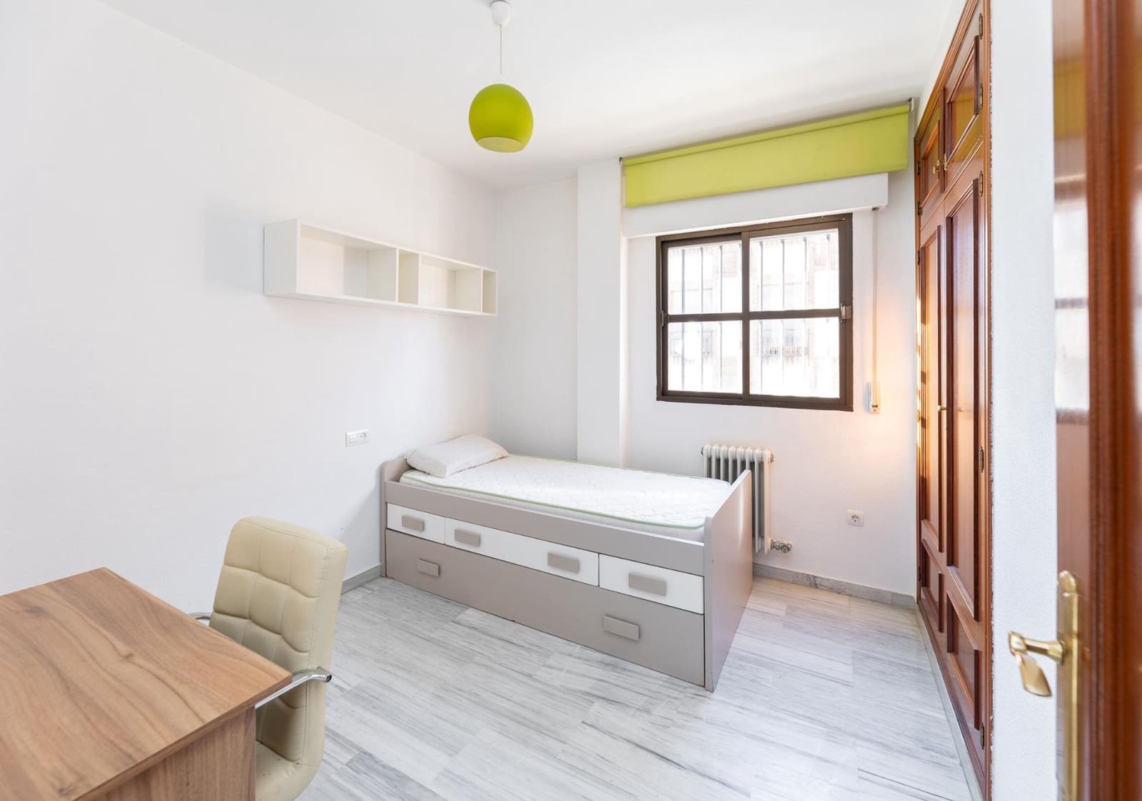 4 slaapkamer Flat te koop in Granada stad - € 265.000 (Ref: 9644978)