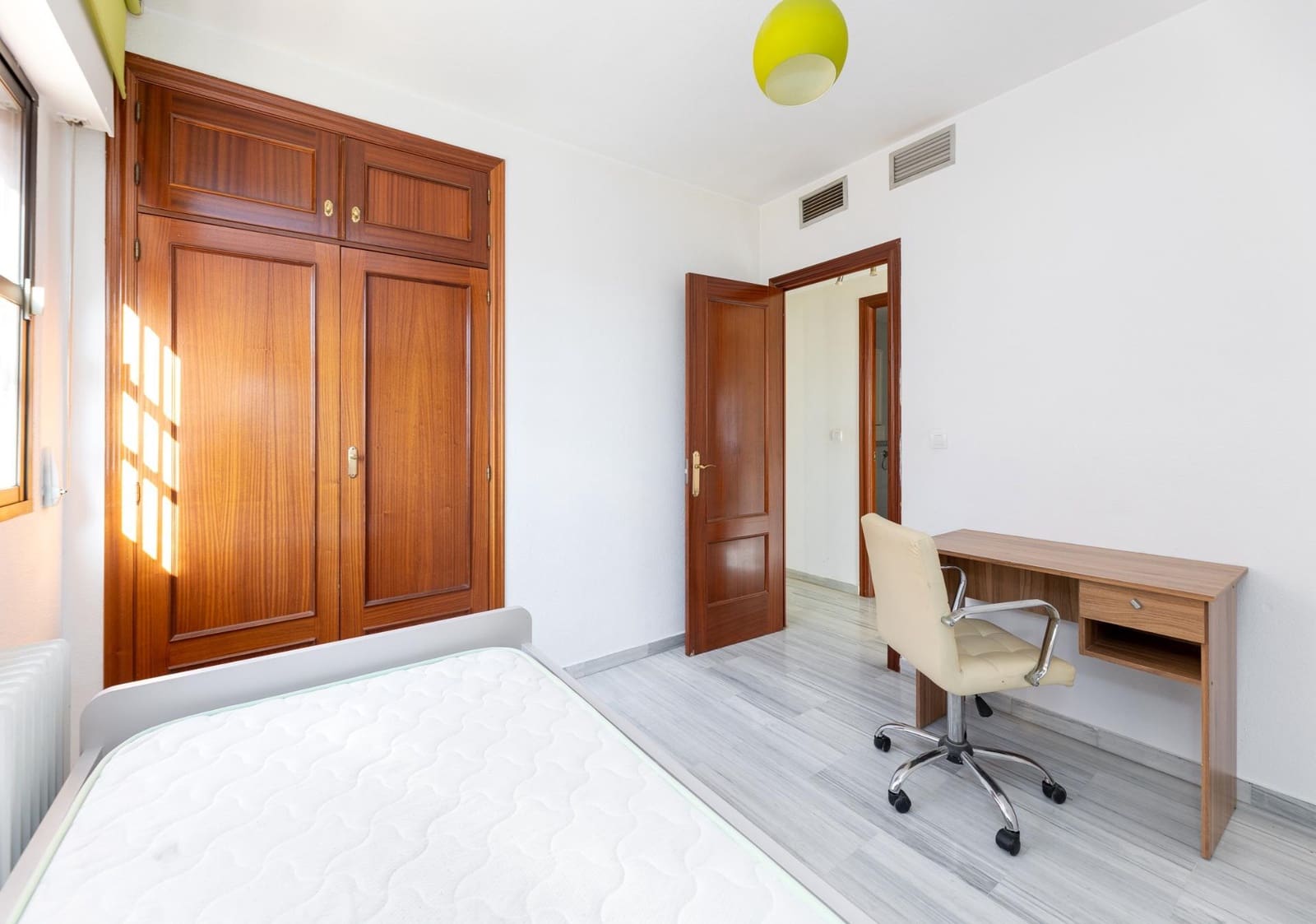 4 slaapkamer Flat te koop in Granada stad - € 265.000 (Ref: 9644978)