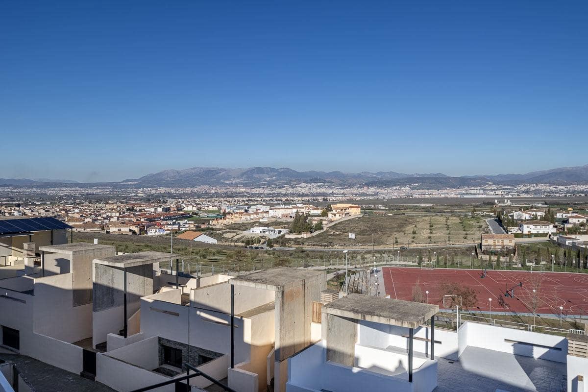 3 bedroom Terraced Villa for sale in Las Gabias with pool garage - € 279,000 (Ref: 9648071)