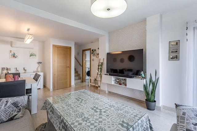 3 soveværelse Rækkehus til salg i Las Gabias med swimmingpool garage - € 279.000 (Ref: 9648071)