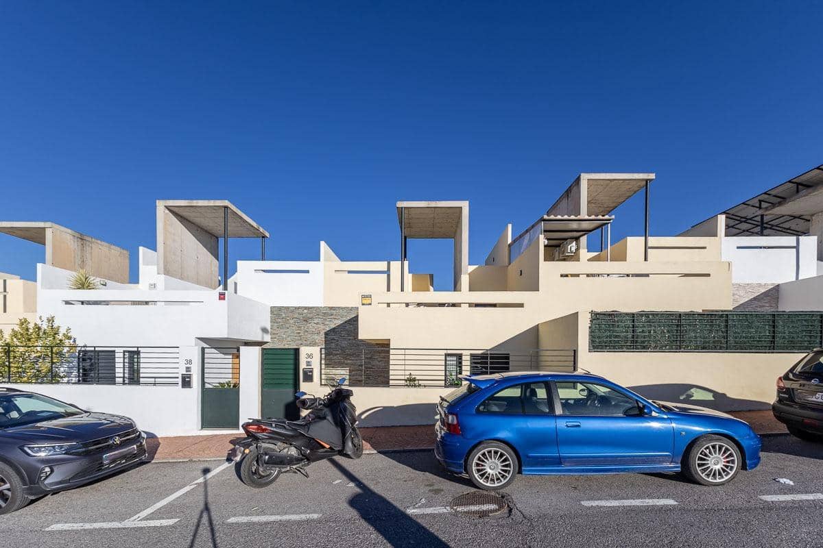 3 soveværelse Rækkehus til salg i Las Gabias med swimmingpool garage - € 279.000 (Ref: 9648071)