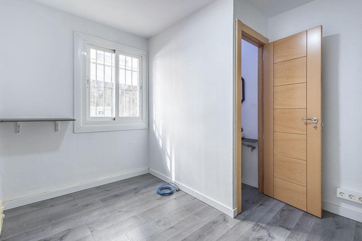 Komercyjne na sprzedaż w Miasto Grenada - 195 000 € (Ref: 9659388)