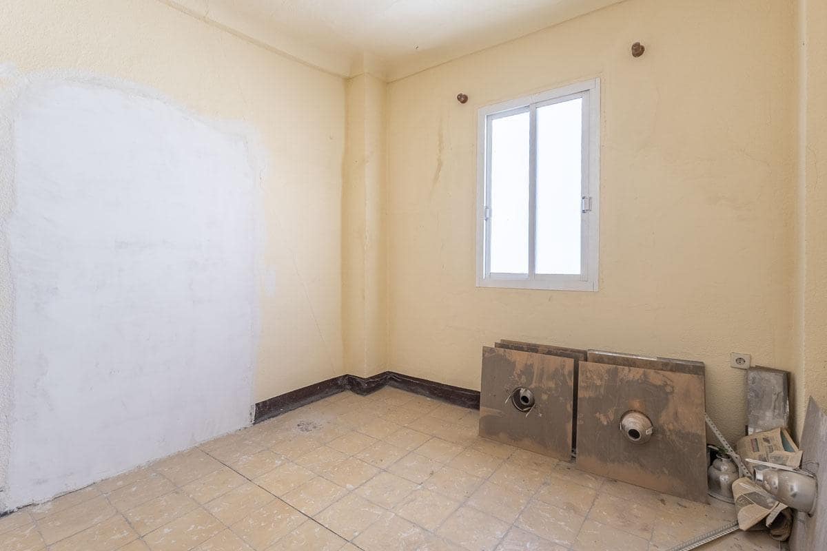 Komercyjne na sprzedaż w Miasto Grenada - 195 000 € (Ref: 9659388)