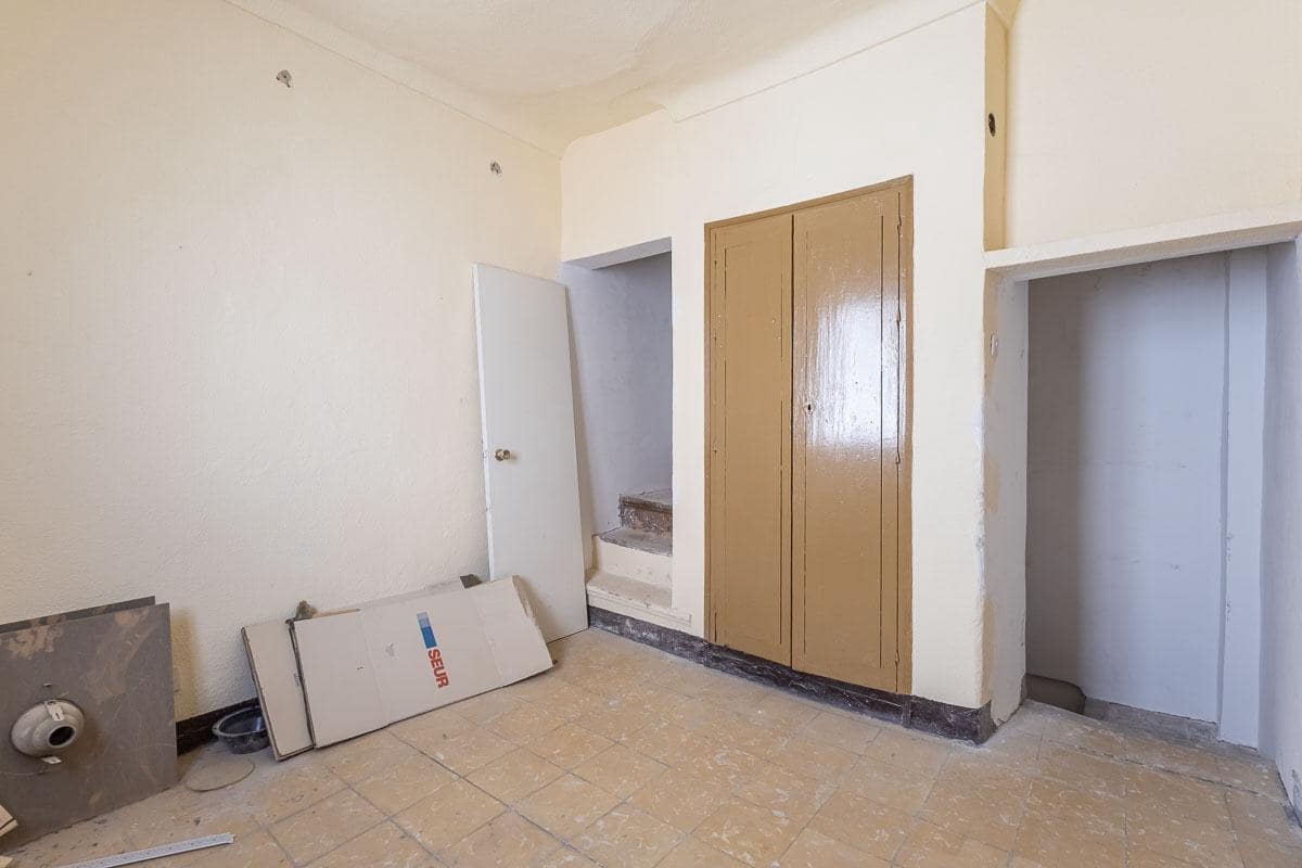 Komercyjne na sprzedaż w Miasto Grenada - 195 000 € (Ref: 9659388)