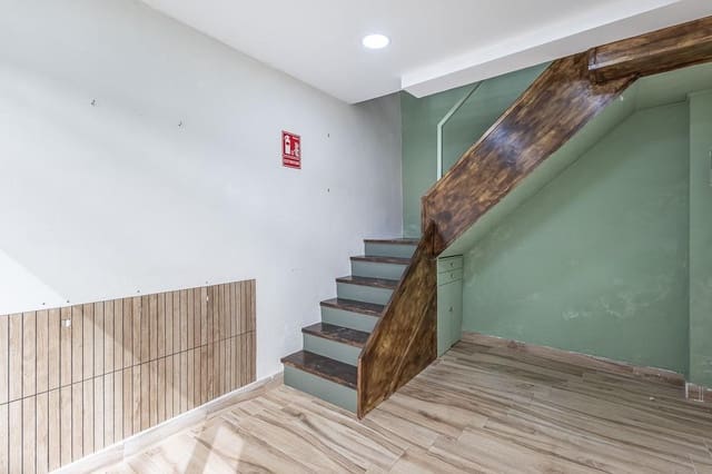 Komercyjne na sprzedaż w Miasto Grenada - 195 000 € (Ref: 9659388)