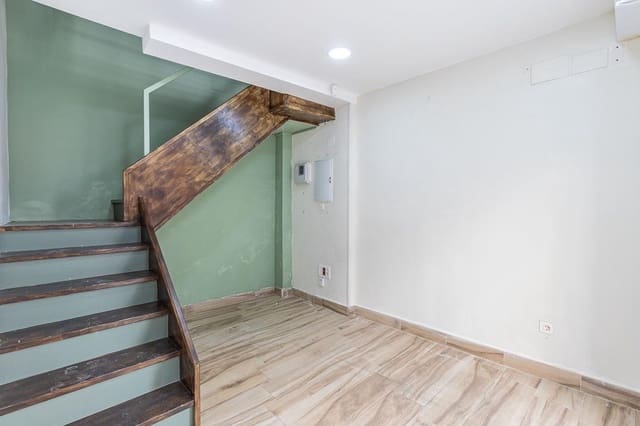 Komercyjne na sprzedaż w Miasto Grenada - 195 000 € (Ref: 9659388)