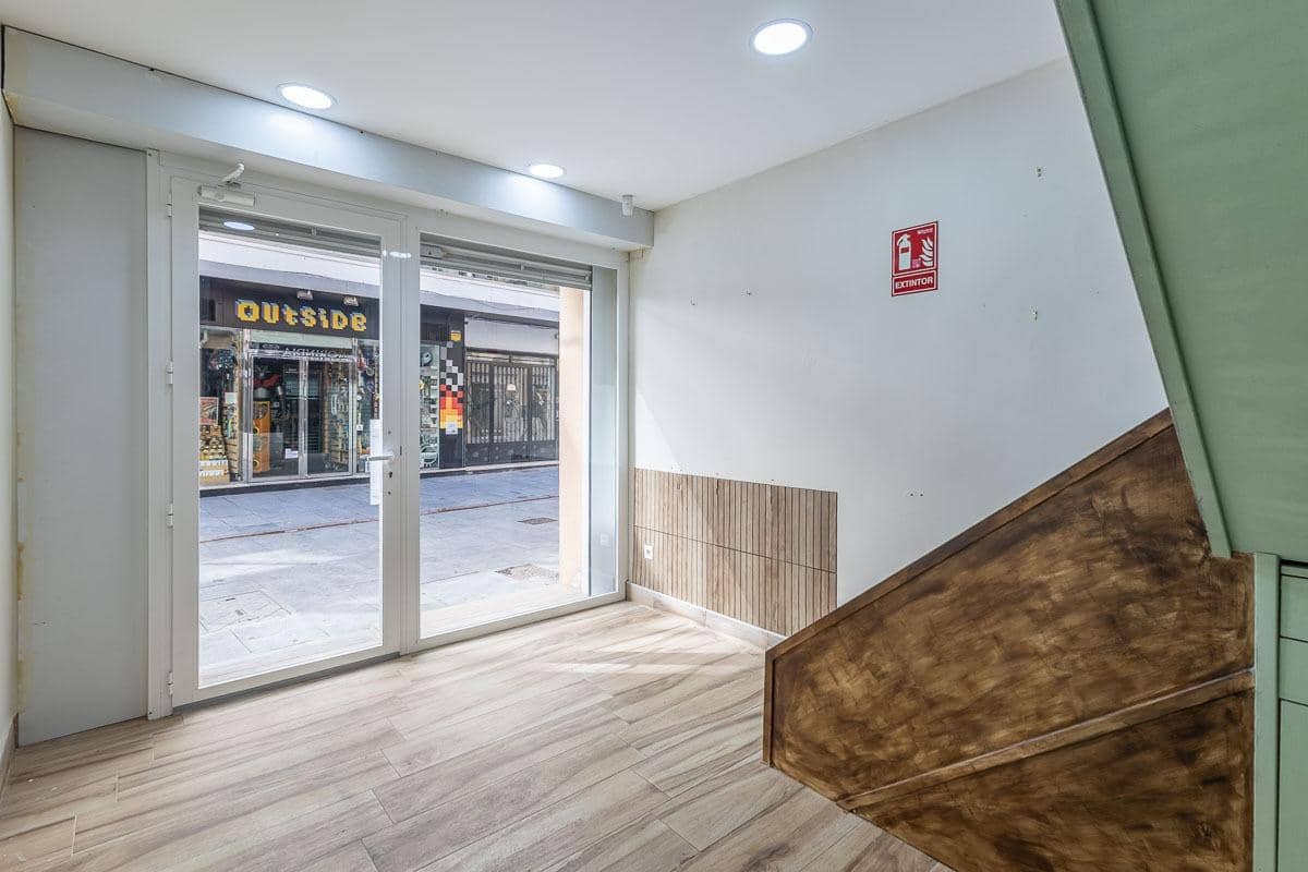 Komercyjne na sprzedaż w Miasto Grenada - 195 000 € (Ref: 9659388)