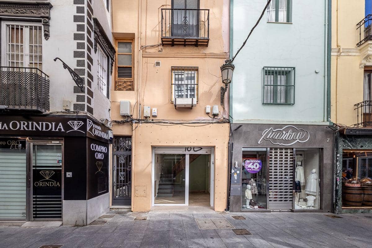 Komercyjne na sprzedaż w Miasto Grenada - 195 000 € (Ref: 9659388)