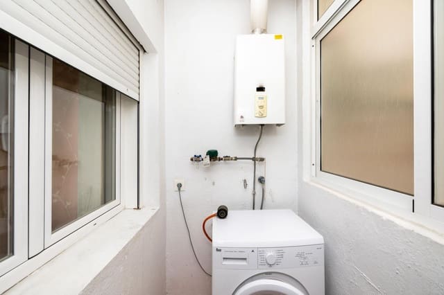 4 slaapkamer Flat te koop in Camino de Ronda - Rosaleda, Granada stad - € 310.000 (Ref: 9666460)