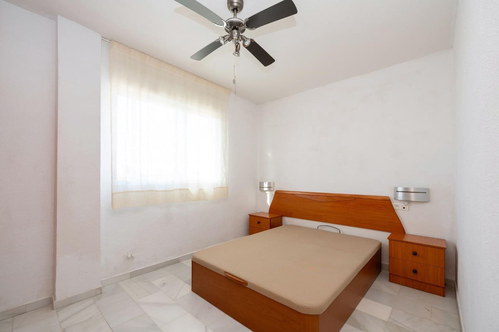 Piso de 2 habitaciones en Las Gabias en venta con garaje - 130.000 € (Ref: 9670603)