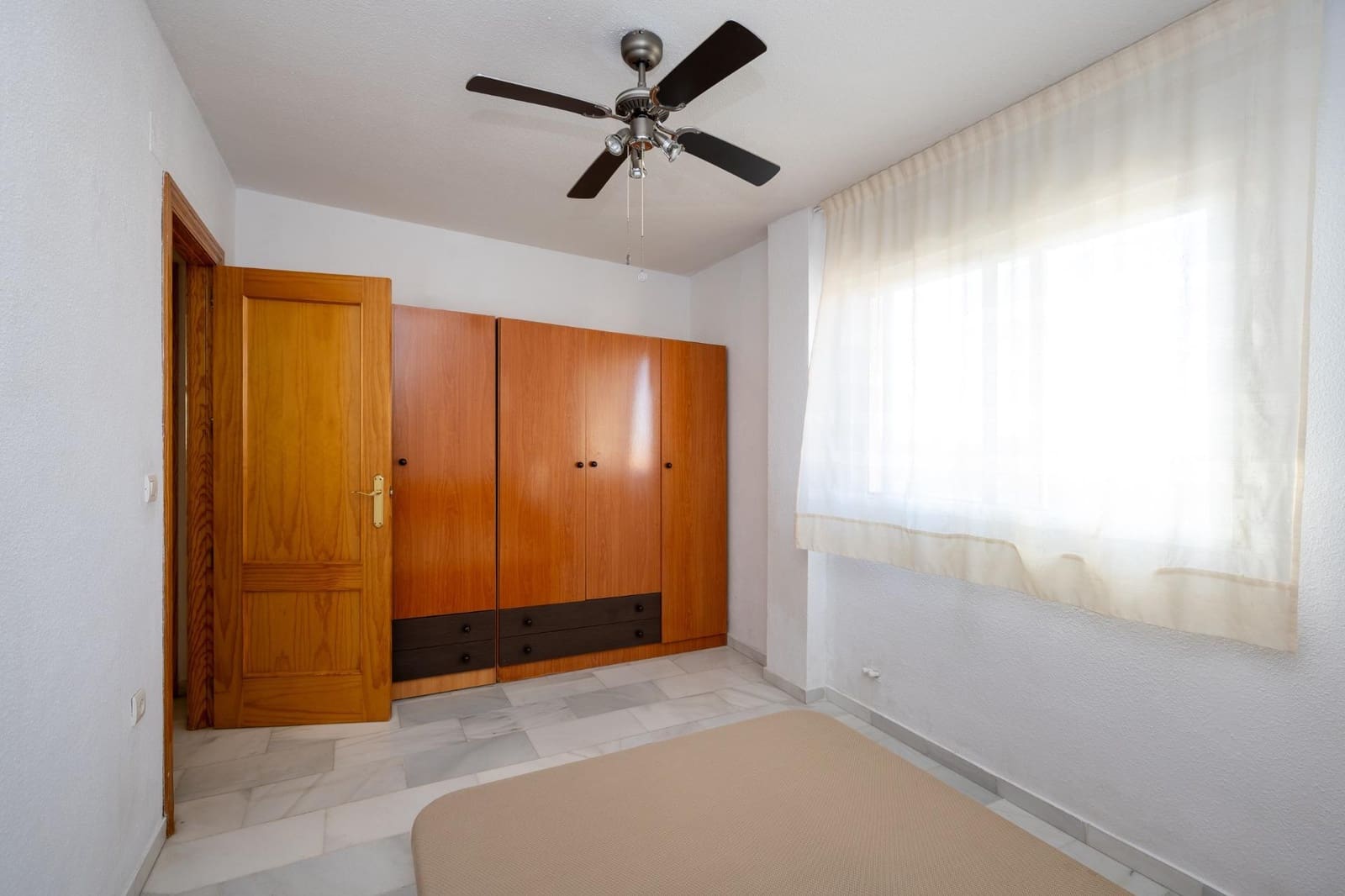 Piso de 2 habitaciones en Las Gabias en venta con garaje - 130.000 € (Ref: 9670603)