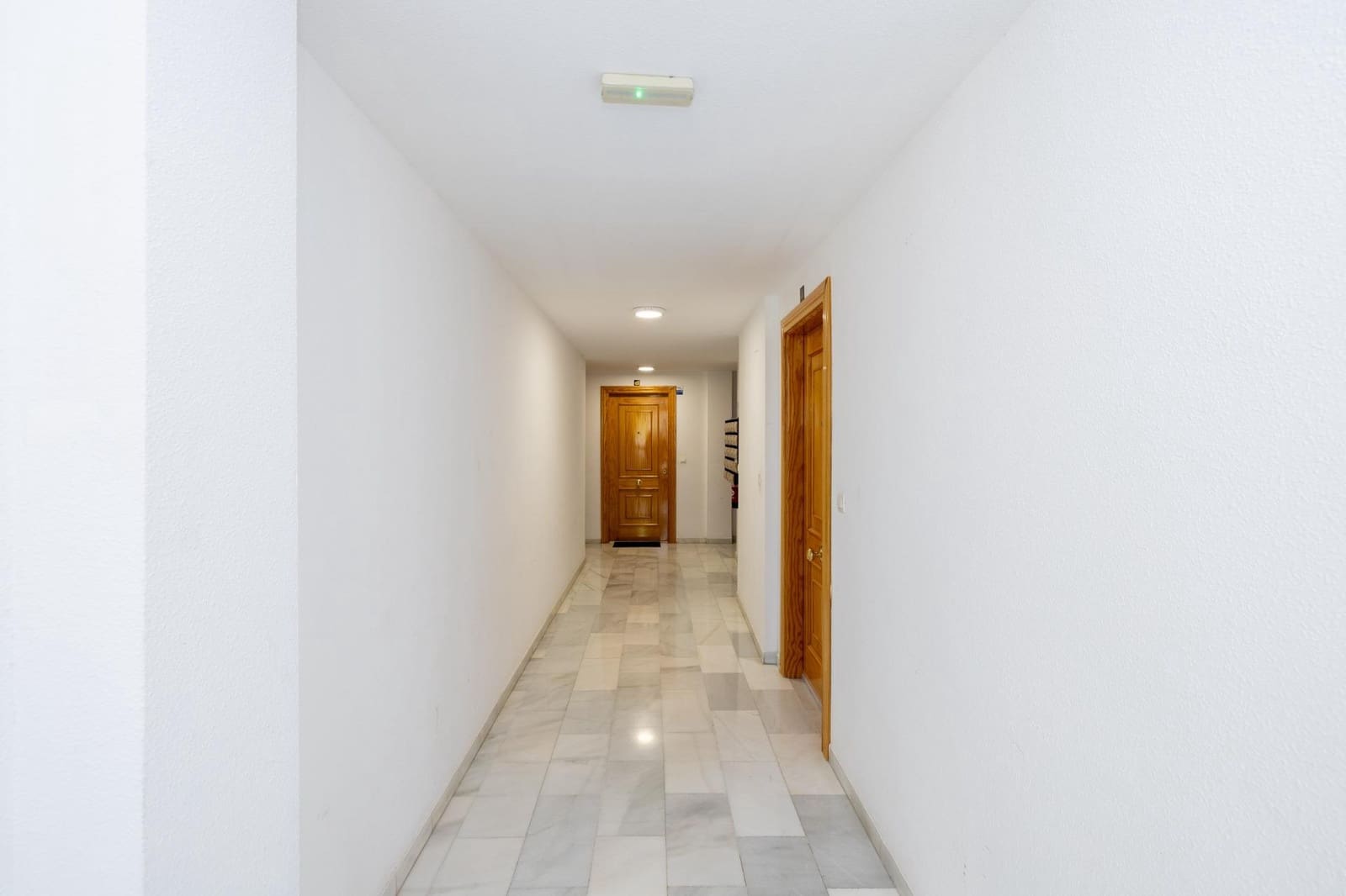 Piso de 2 habitaciones en Las Gabias en venta con garaje - 130.000 € (Ref: 9670603)