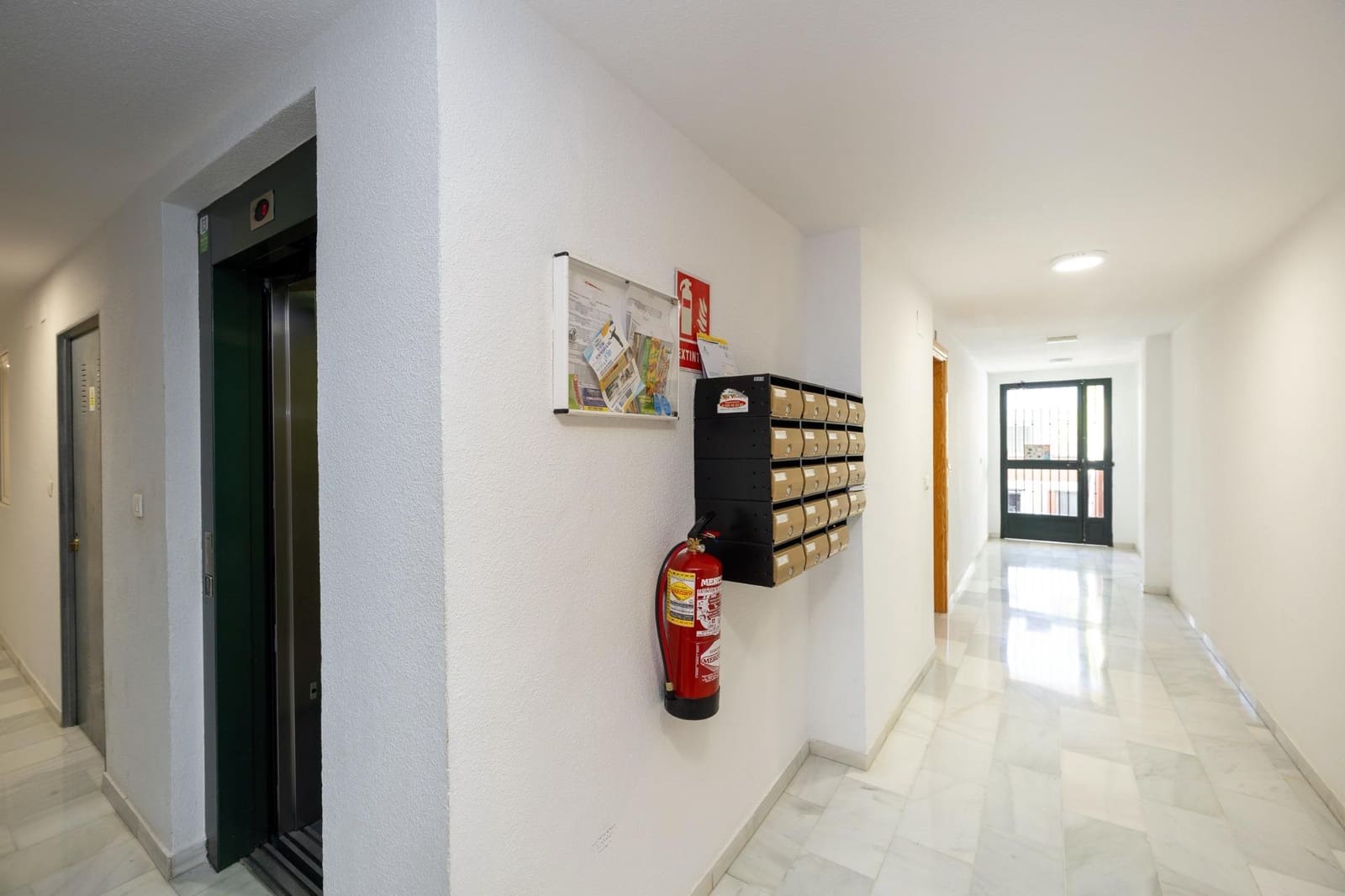 Piso de 2 habitaciones en Las Gabias en venta con garaje - 130.000 € (Ref: 9670603)