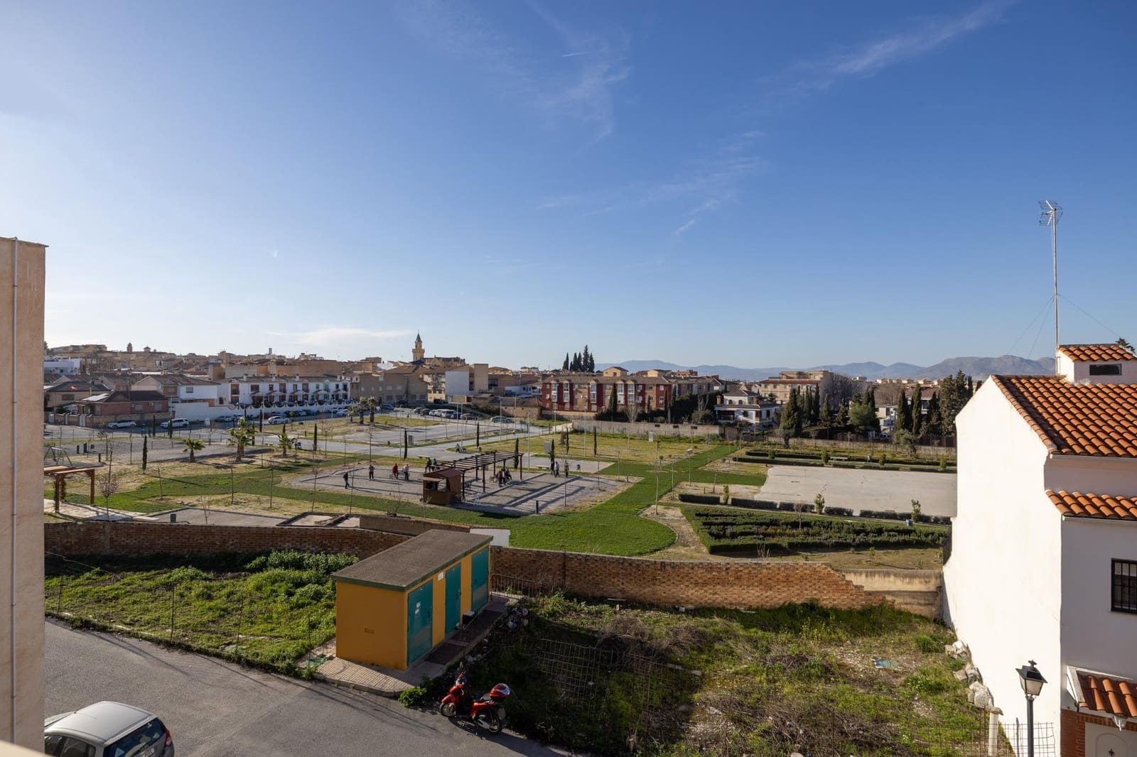 Piso de 2 habitaciones en Las Gabias en venta con garaje - 130.000 € (Ref: 9670603)