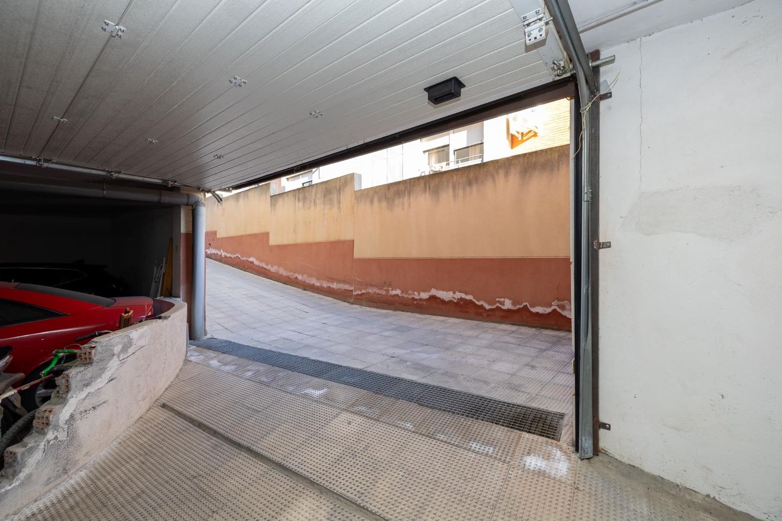 Piso de 2 habitaciones en Las Gabias en venta con garaje - 130.000 € (Ref: 9670603)