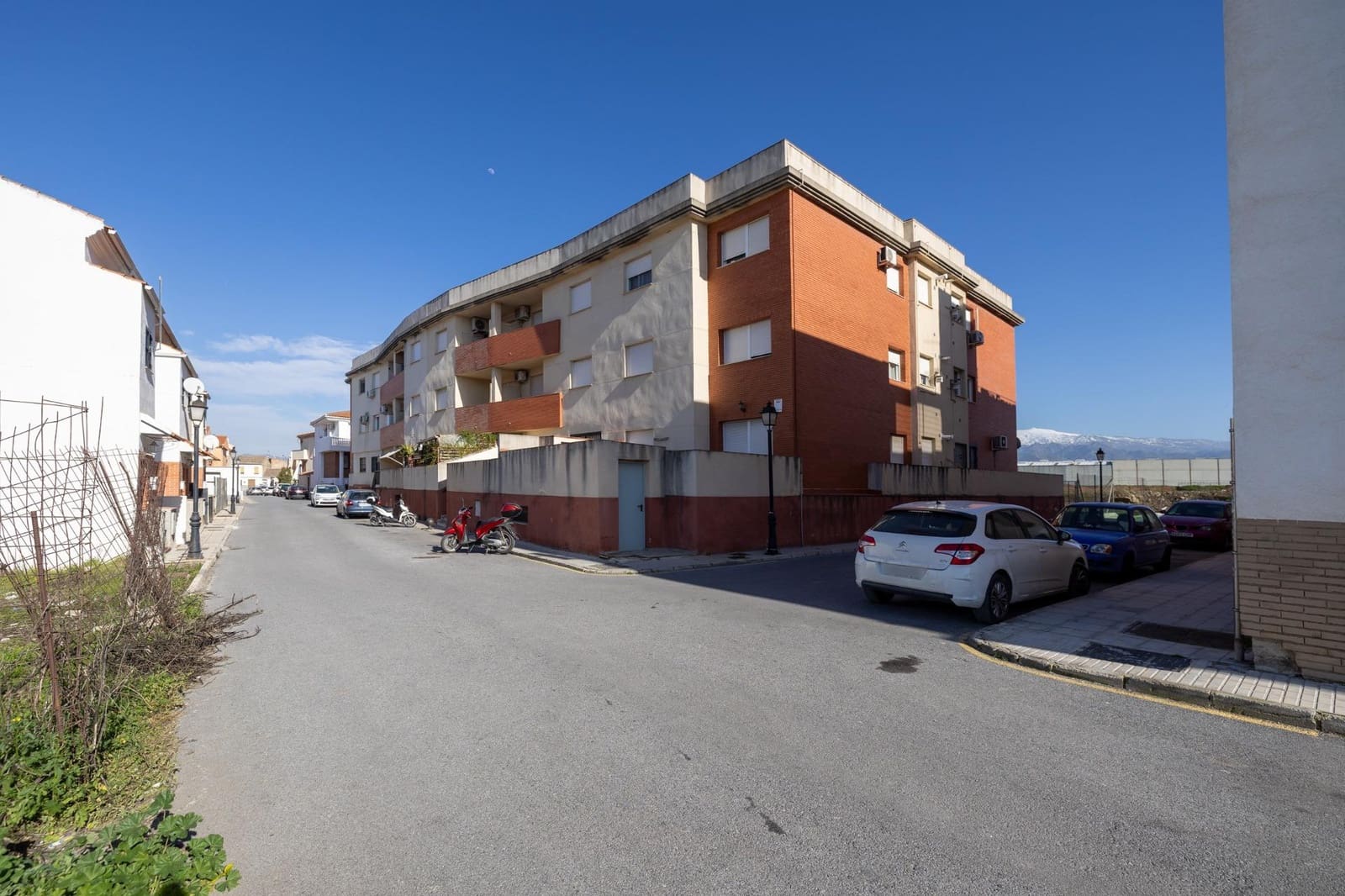 Piso de 2 habitaciones en Las Gabias en venta con garaje - 130.000 € (Ref: 9670603)