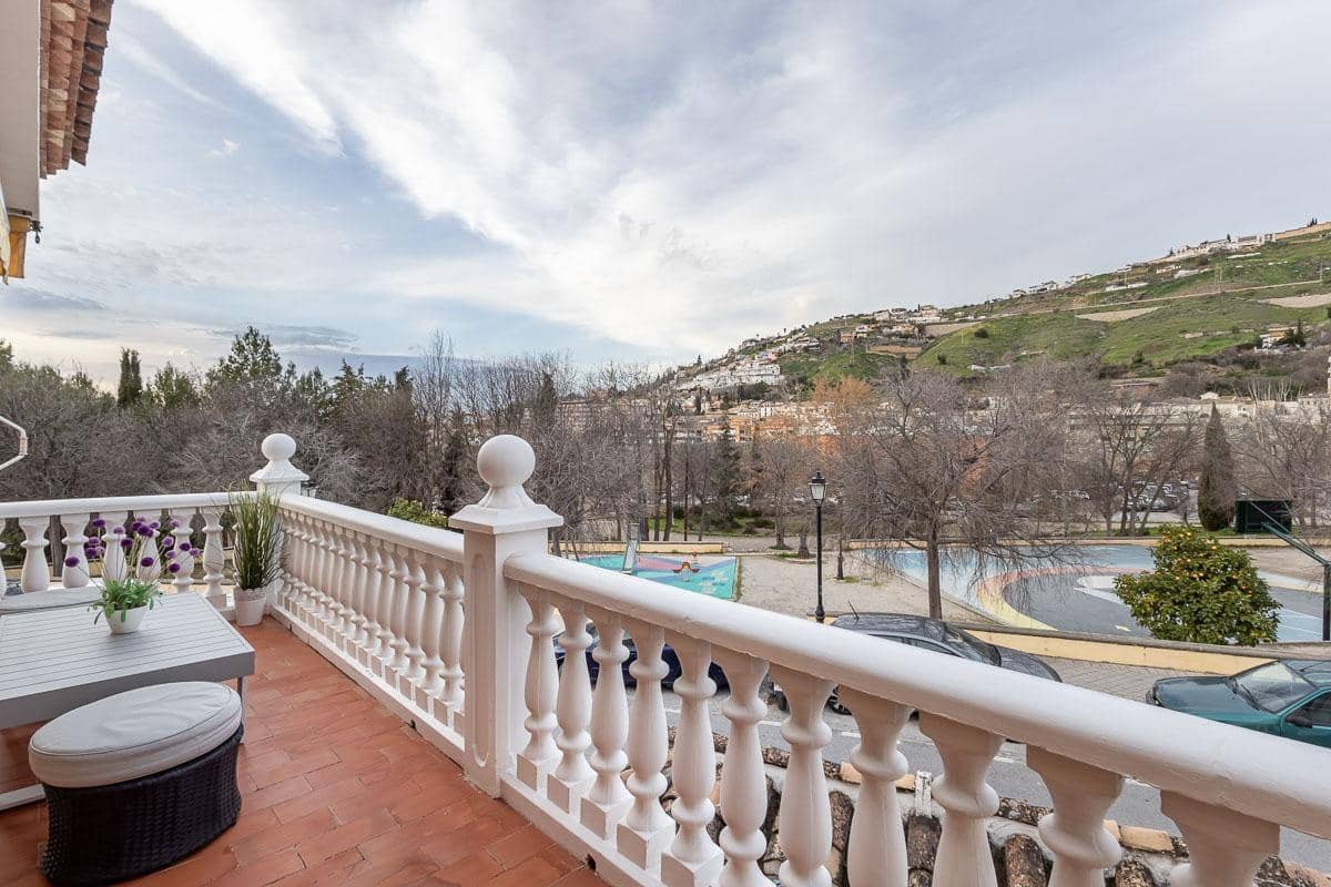 4 bedroom Townhouse for sale in Granada city with garage - € 595,000 (Ref: 9684111)