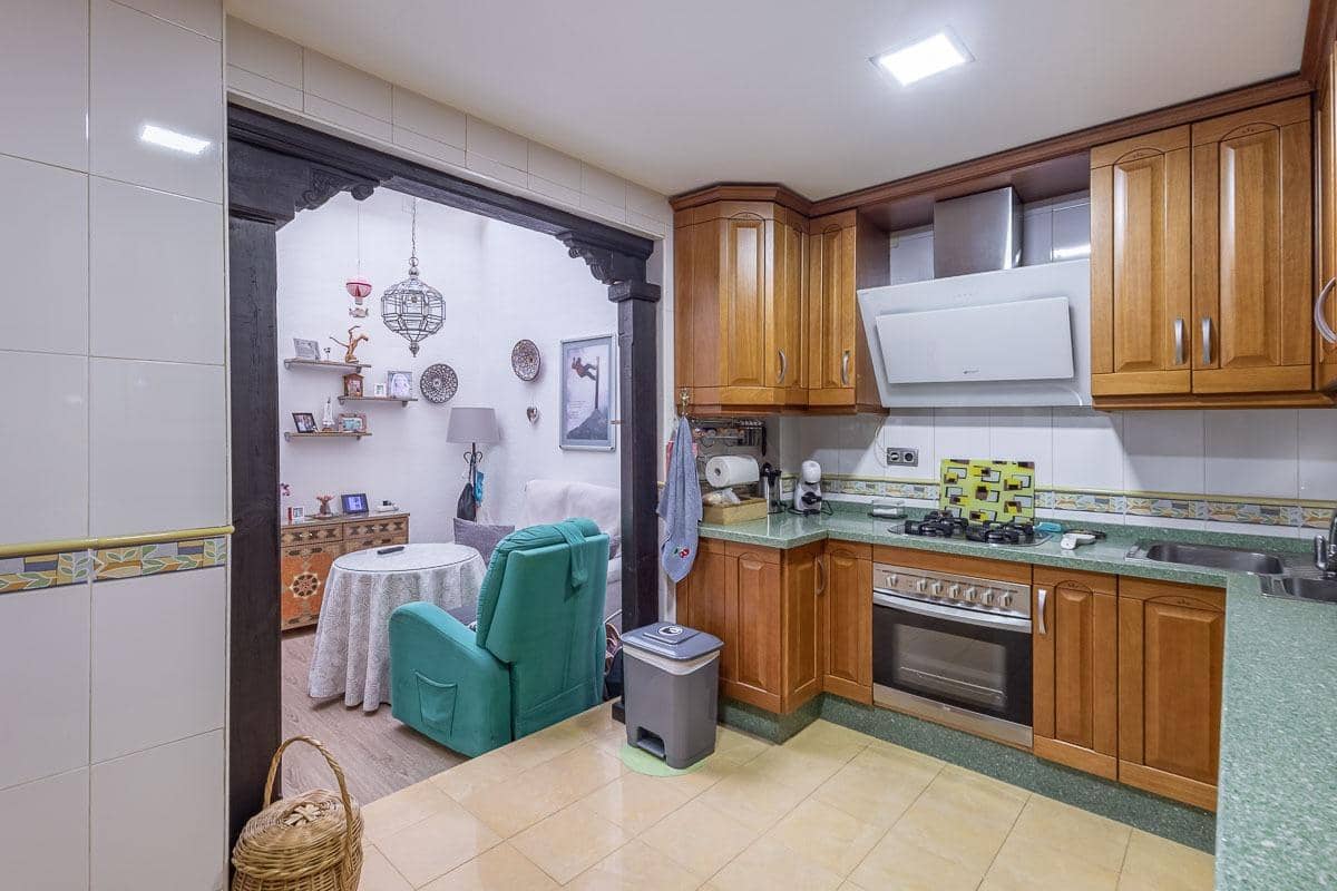 4 bedroom Townhouse for sale in Granada city with garage - € 595,000 (Ref: 9684111)