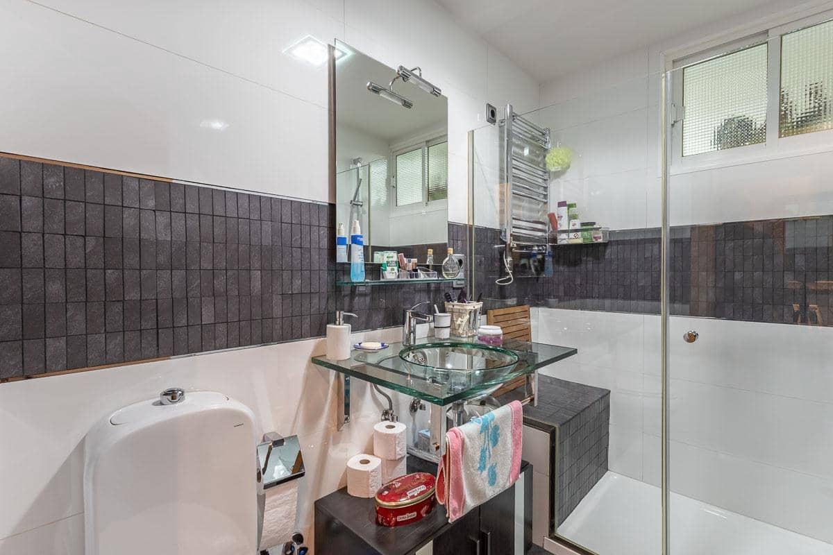 4 bedroom Townhouse for sale in Granada city with garage - € 595,000 (Ref: 9684111)