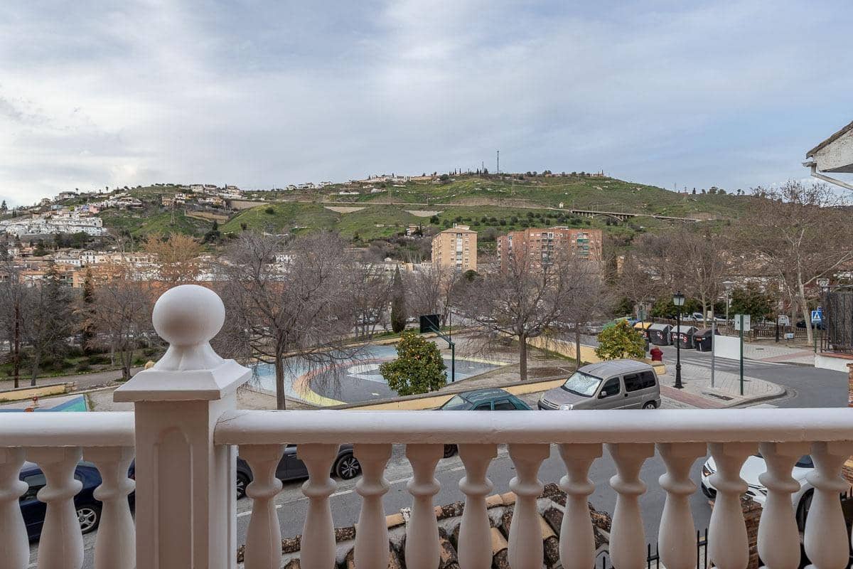 4 bedroom Townhouse for sale in Granada city with garage - € 595,000 (Ref: 9684111)