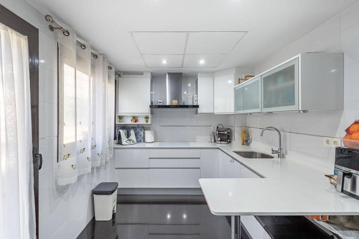 4 bedroom Villa for sale in Maracena with garage - € 439,000 (Ref: 9690568)