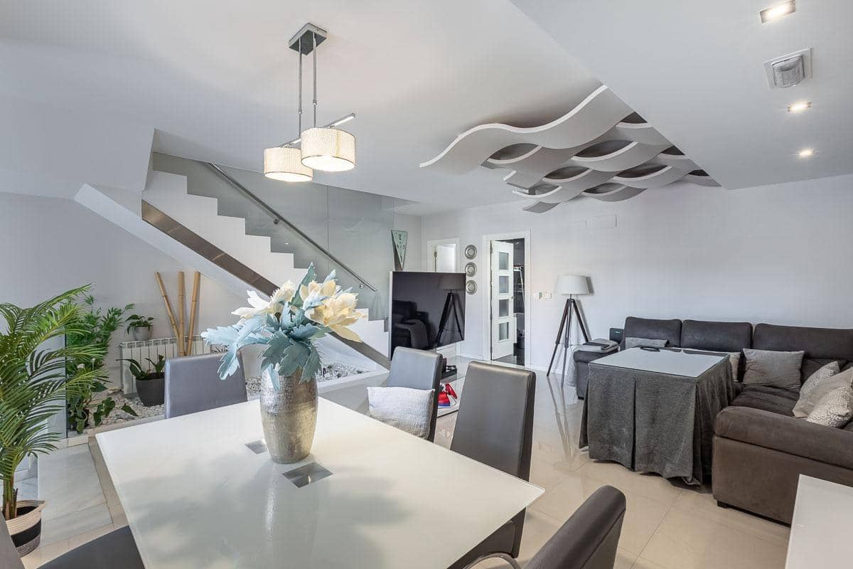 4 bedroom Villa for sale in Maracena with garage - € 439,000 (Ref: 9690568)