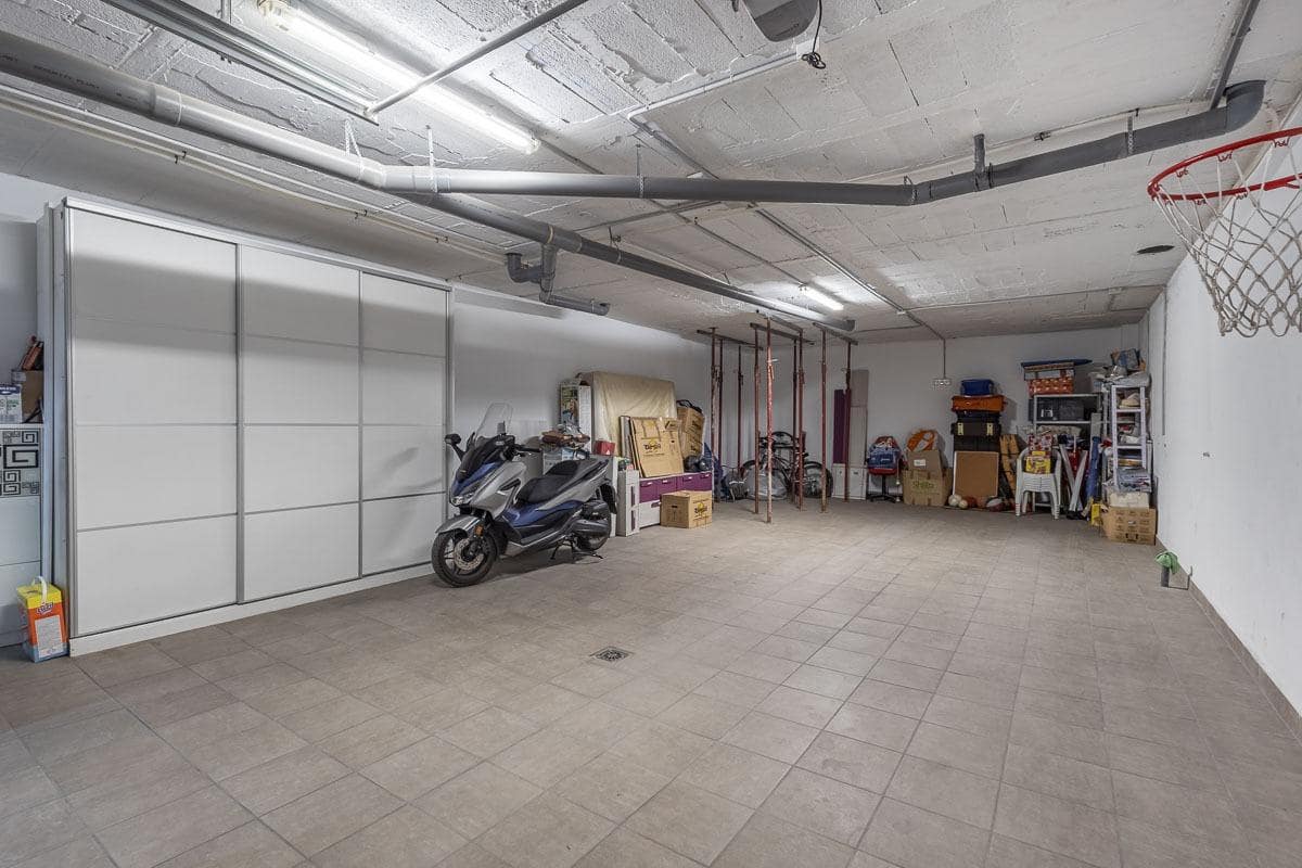 4 bedroom Villa for sale in Maracena with garage - € 439,000 (Ref: 9690568)