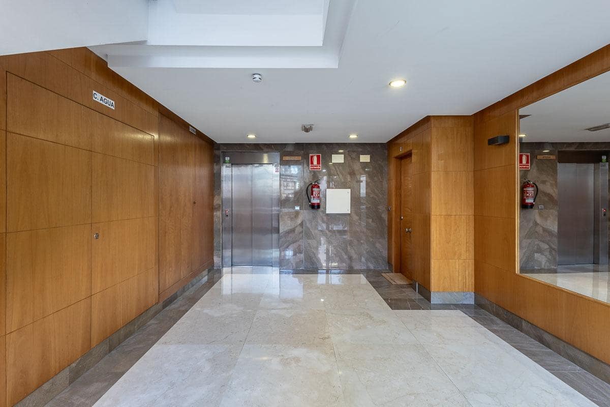 2 soveværelse Lejlighed til salg i Granada by med swimmingpool garage - € 299.000 (Ref: 9695293)