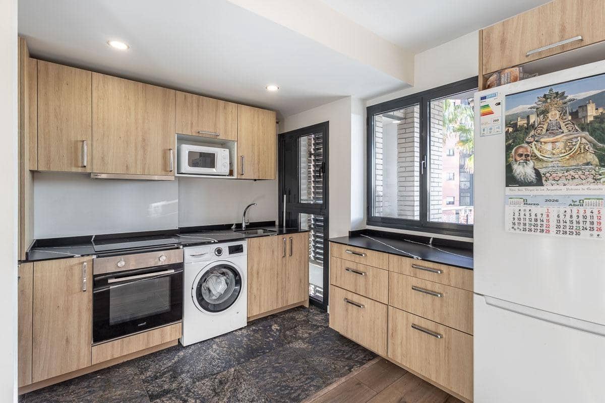 2 soveværelse Lejlighed til salg i Granada by med swimmingpool garage - € 299.000 (Ref: 9695293)