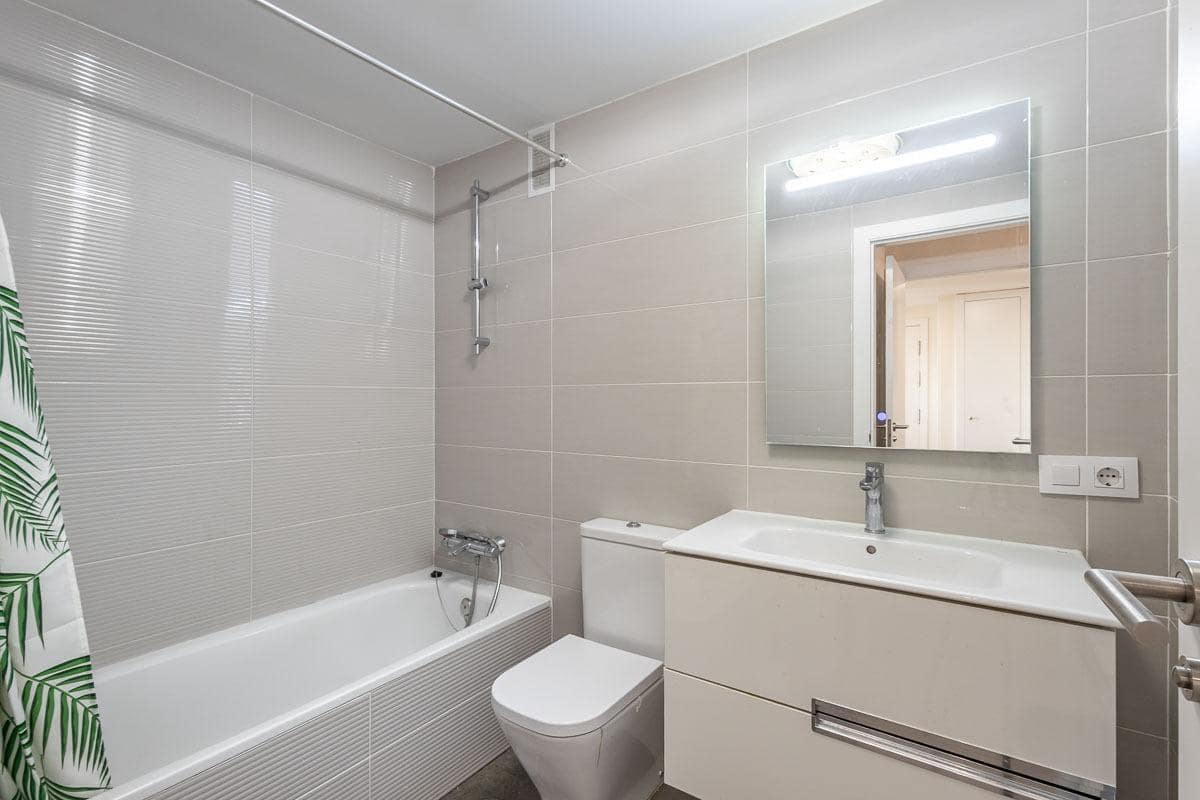 2 soveværelse Lejlighed til salg i Granada by med swimmingpool garage - € 299.000 (Ref: 9695293)