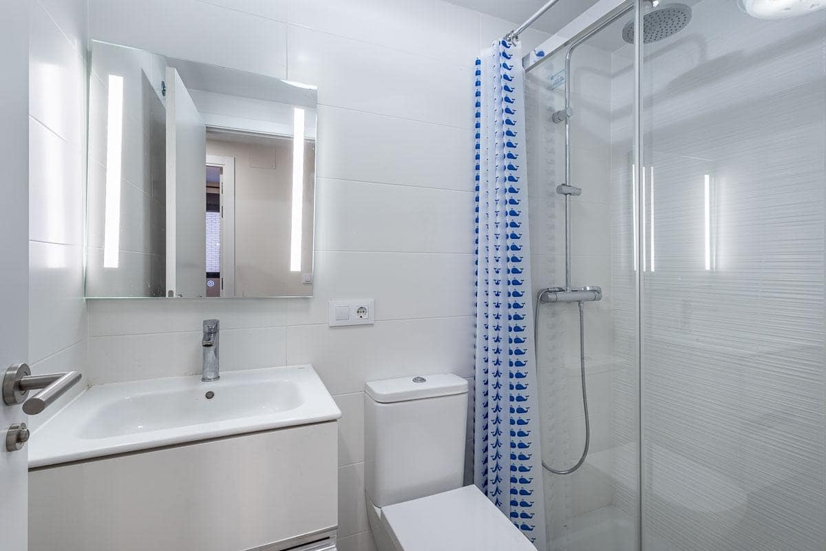 2 soveværelse Lejlighed til salg i Granada by med swimmingpool garage - € 299.000 (Ref: 9695293)